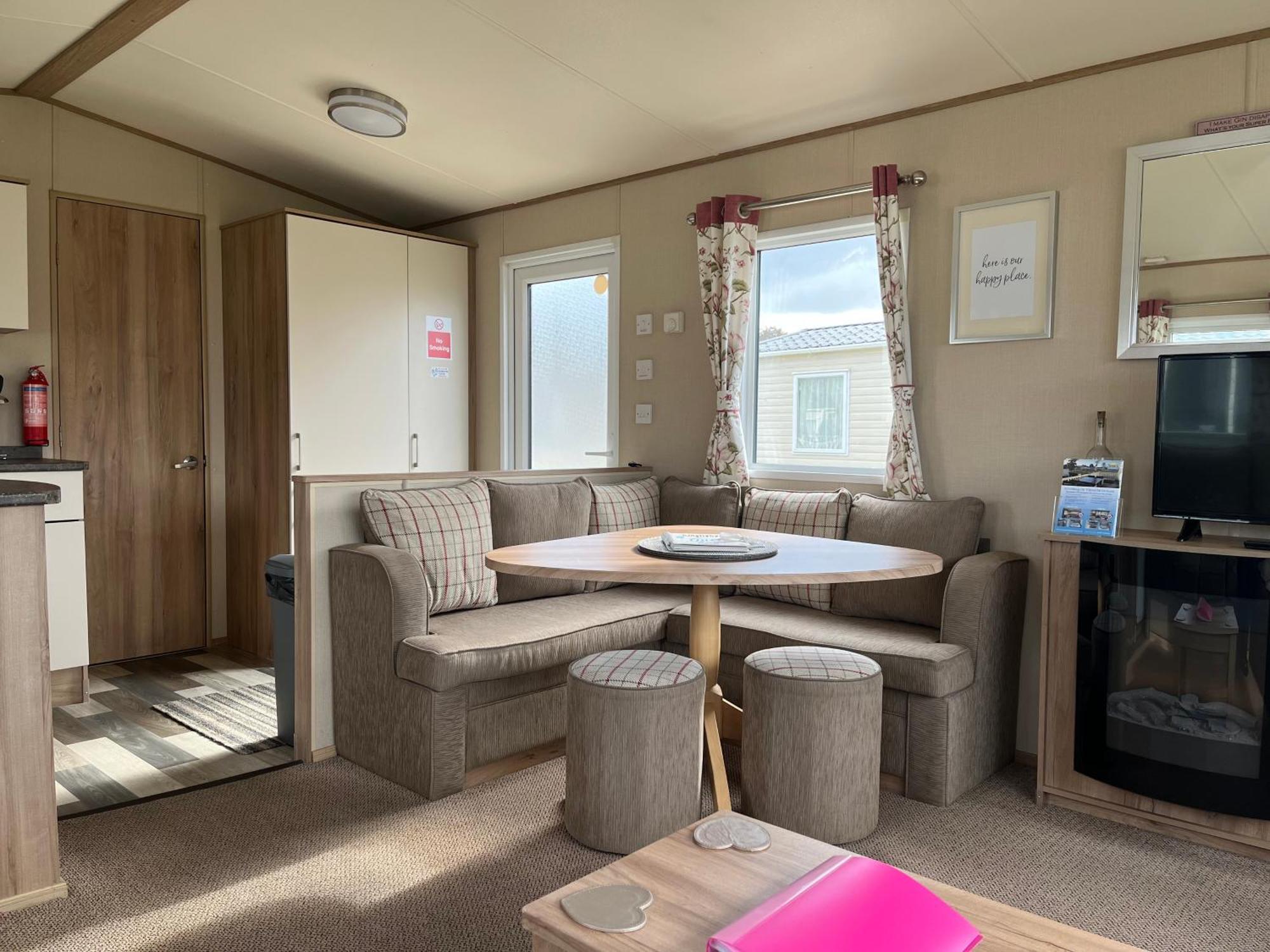 Tattershall Lakes Kingfisher Caravan 8 Berth With Hot Tub & Wifi Exterior photo