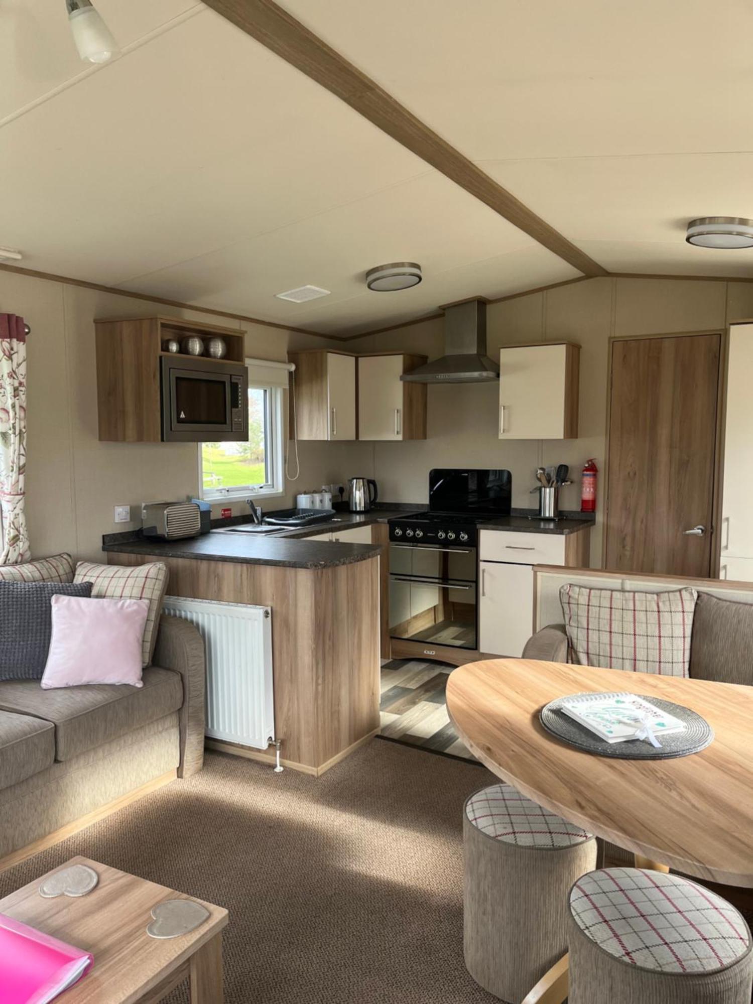 Tattershall Lakes Kingfisher Caravan 8 Berth With Hot Tub & Wifi Exterior photo