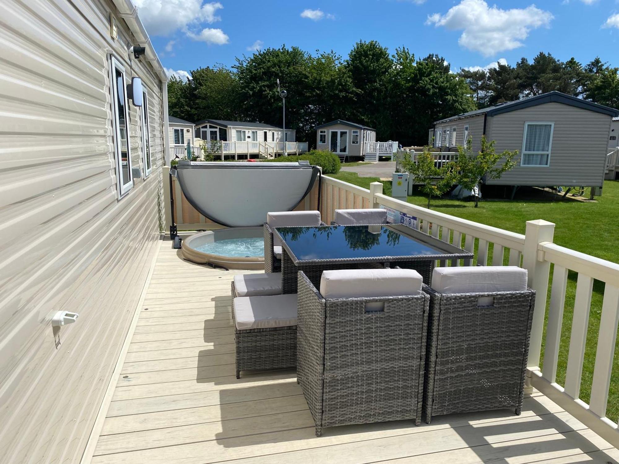Tattershall Lakes Kingfisher Caravan 8 Berth With Hot Tub & Wifi Exterior photo